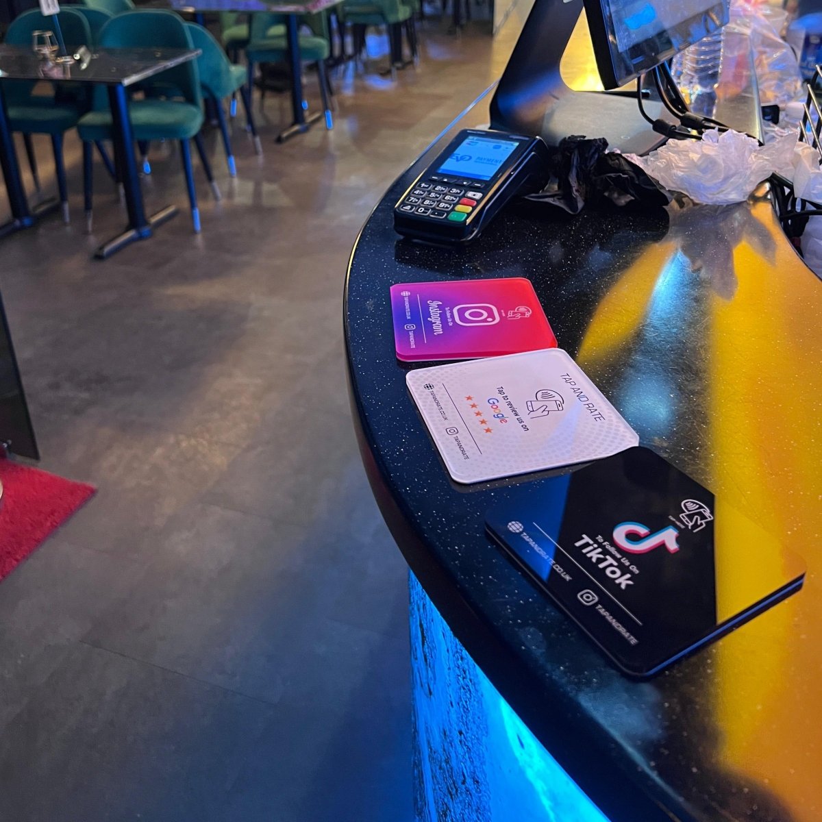 Booksy NFC & QR Tile - Tap and Rate